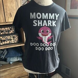 Mommy Shark Black T-Shirt - small